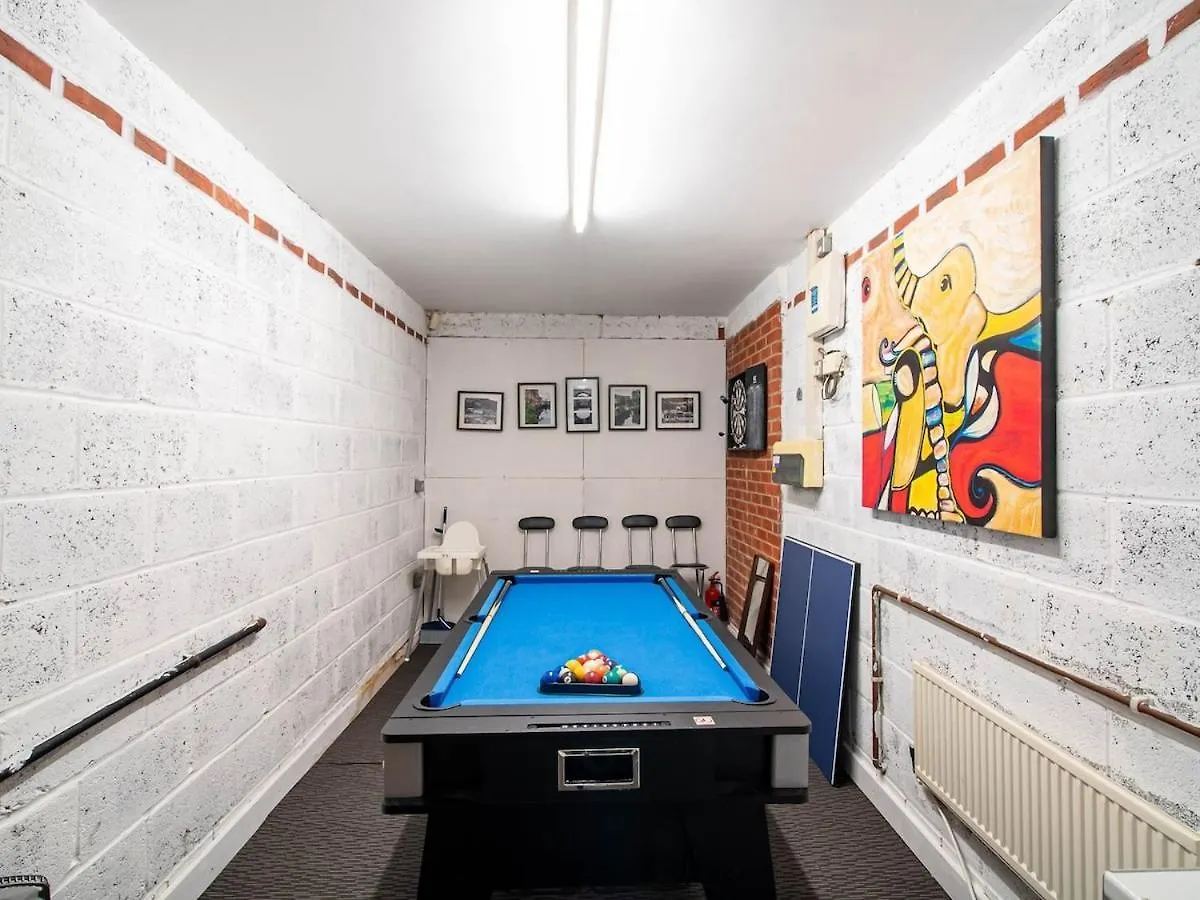 Exclusive 3-Bedroom Villa In Sheffield