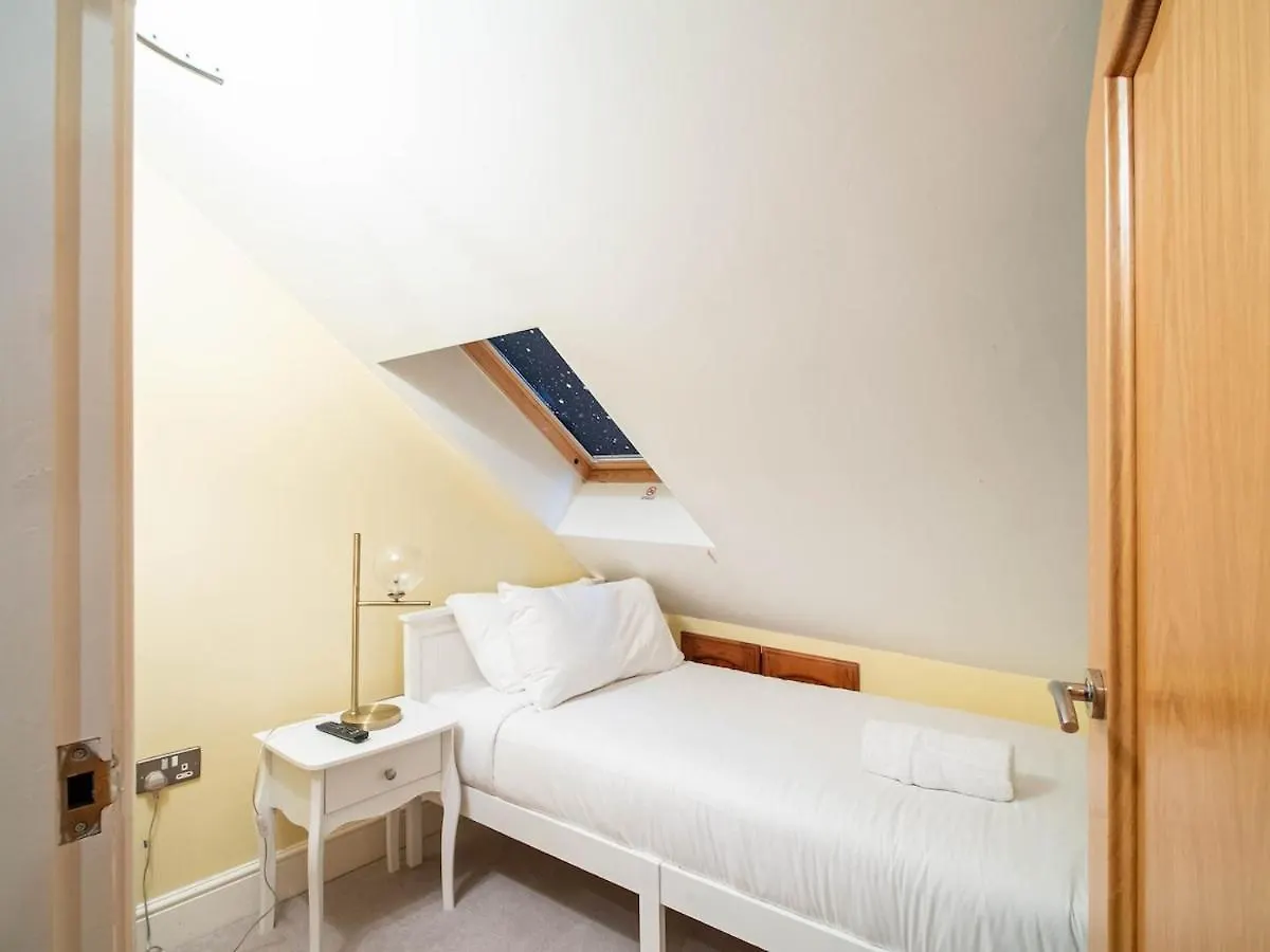 Exclusive 3-Bedroom Villa In Sheffield