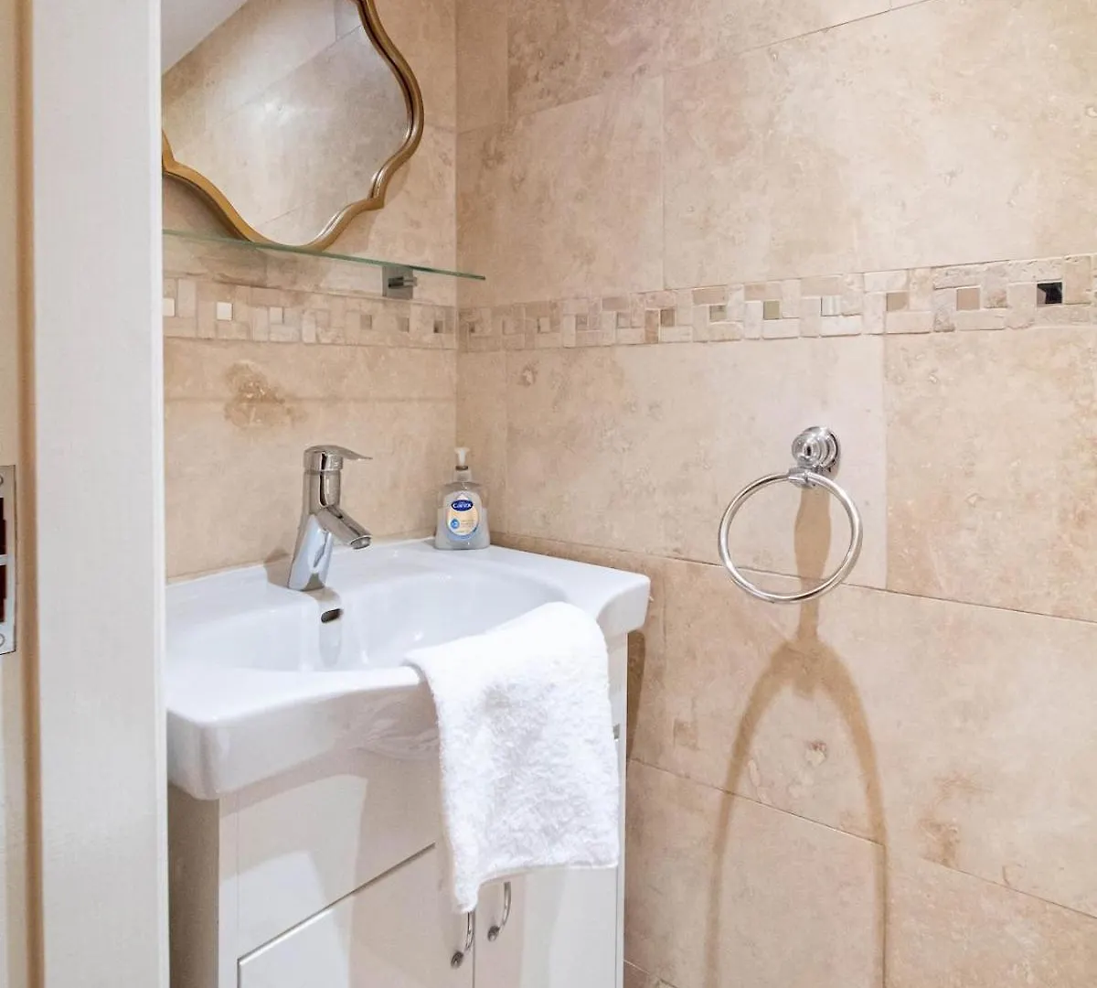 Exclusive 3-Bedroom Villa In Sheffield 0*,