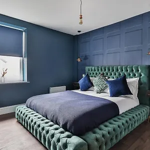  Holiday home Luxury Spacious Pad With Games