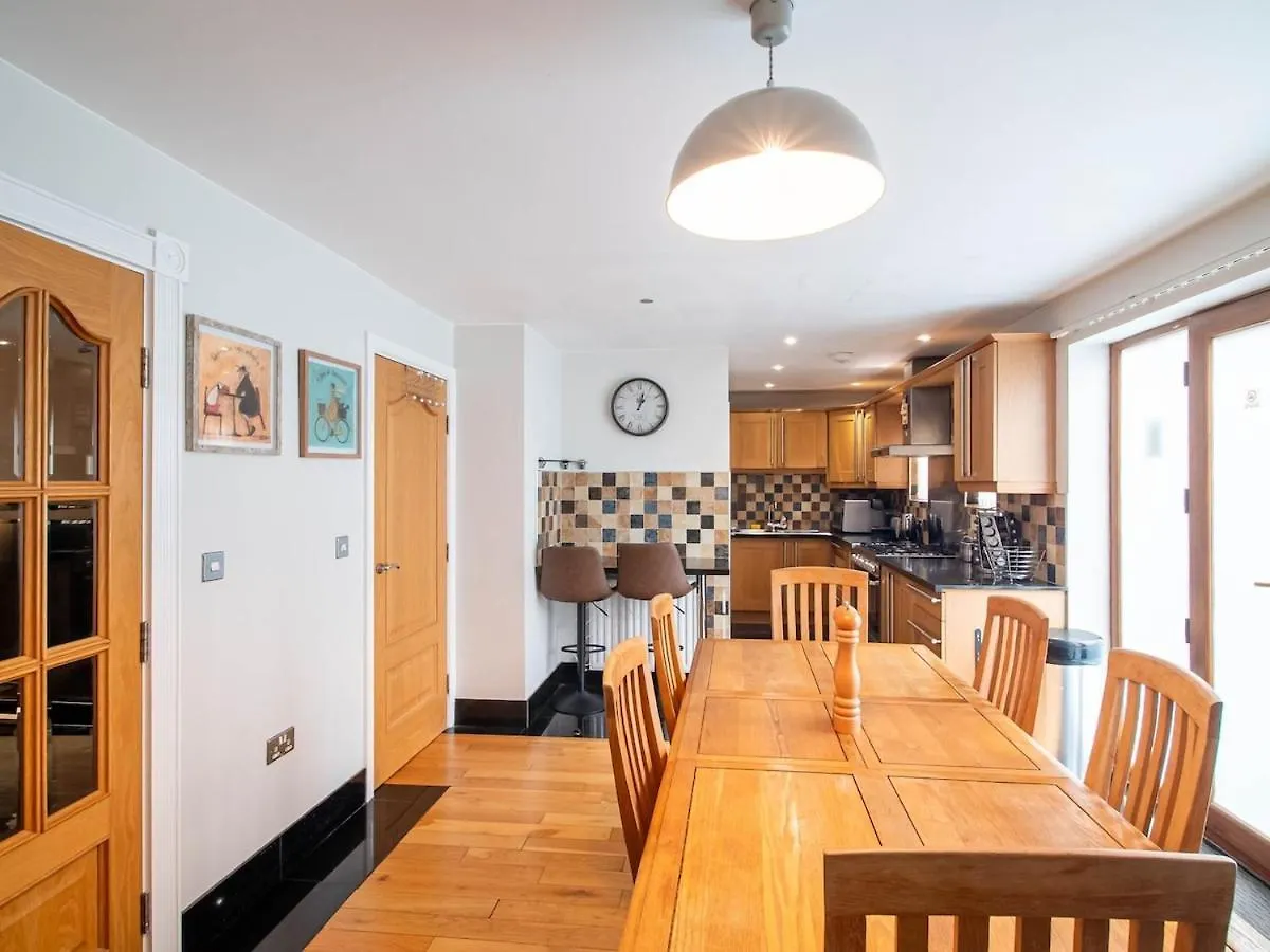 Exclusive 3-Bedroom Villa In Sheffield 0*,  United Kingdom