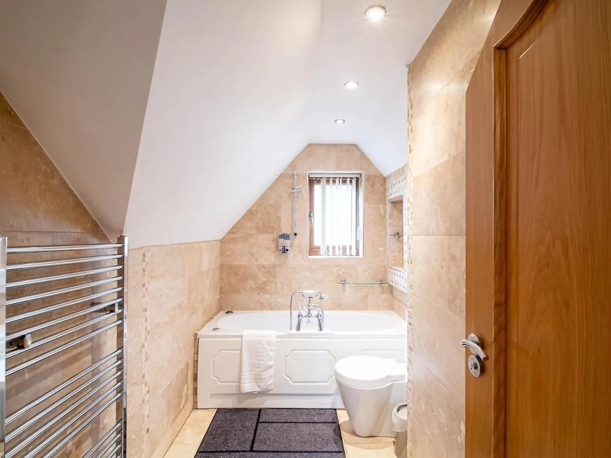 Exclusive 3-Bedroom Villa In Sheffield