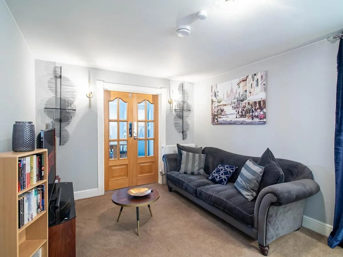 Exclusive 3-Bedroom Villa In Sheffield