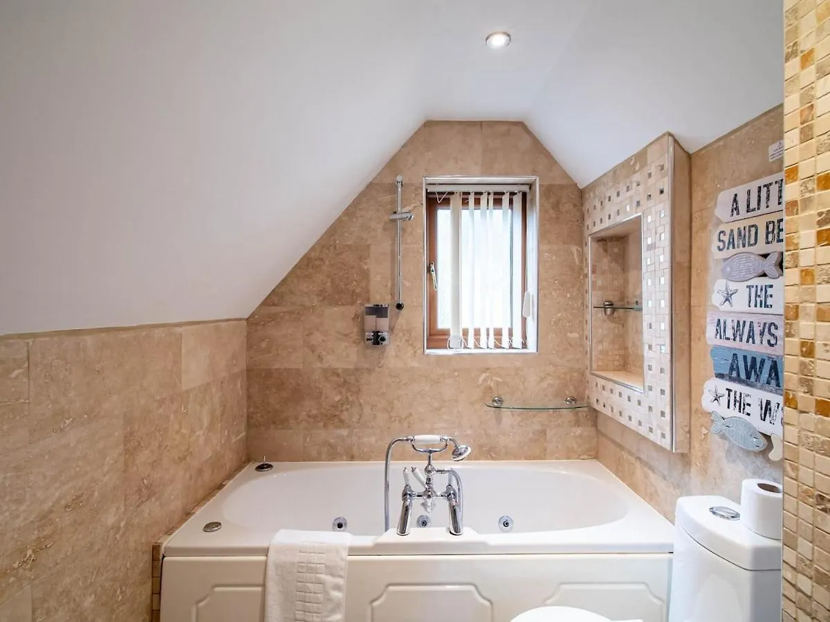 Exclusive 3-Bedroom Villa In Sheffield